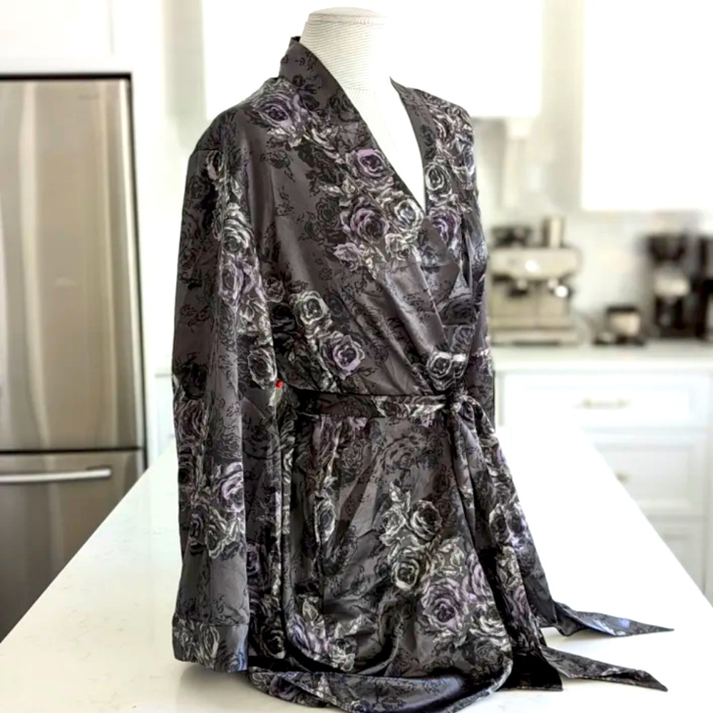 Floral print bathrobe
Satin belt 🌸 s/m